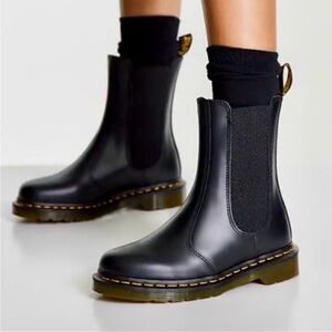 Dr. Martens 2976 Smooth Leather Chelsea Boots In Black Size 7